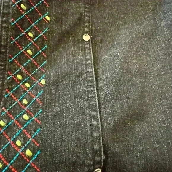 Alia Black Denim Jacket Embroidered Design 18 - Picture 4 of 12